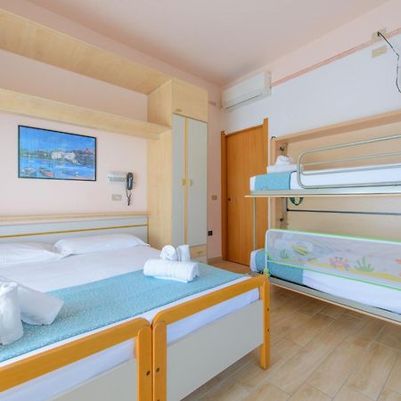 Hotel Colorado Rimini Bagian luar foto