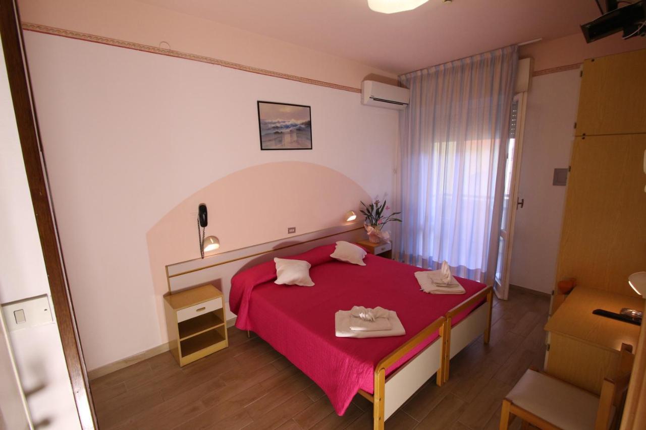 Hotel Colorado Rimini Bagian luar foto