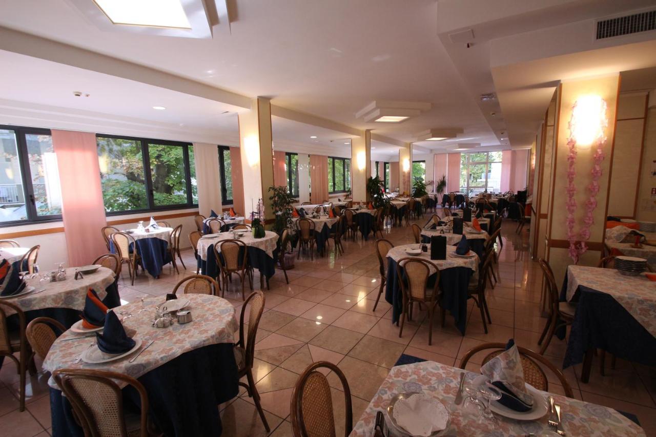 Hotel Colorado Rimini Bagian luar foto