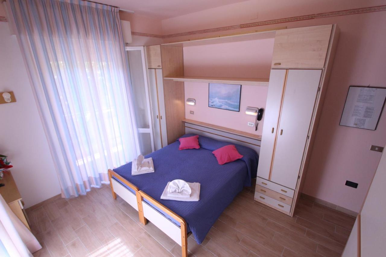 Hotel Colorado Rimini Bagian luar foto