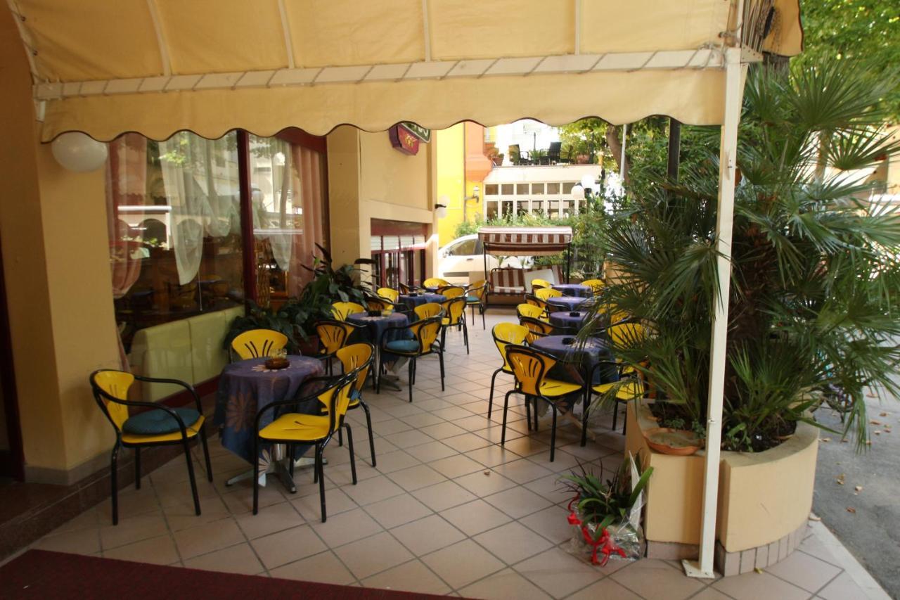 Hotel Colorado Rimini Bagian luar foto
