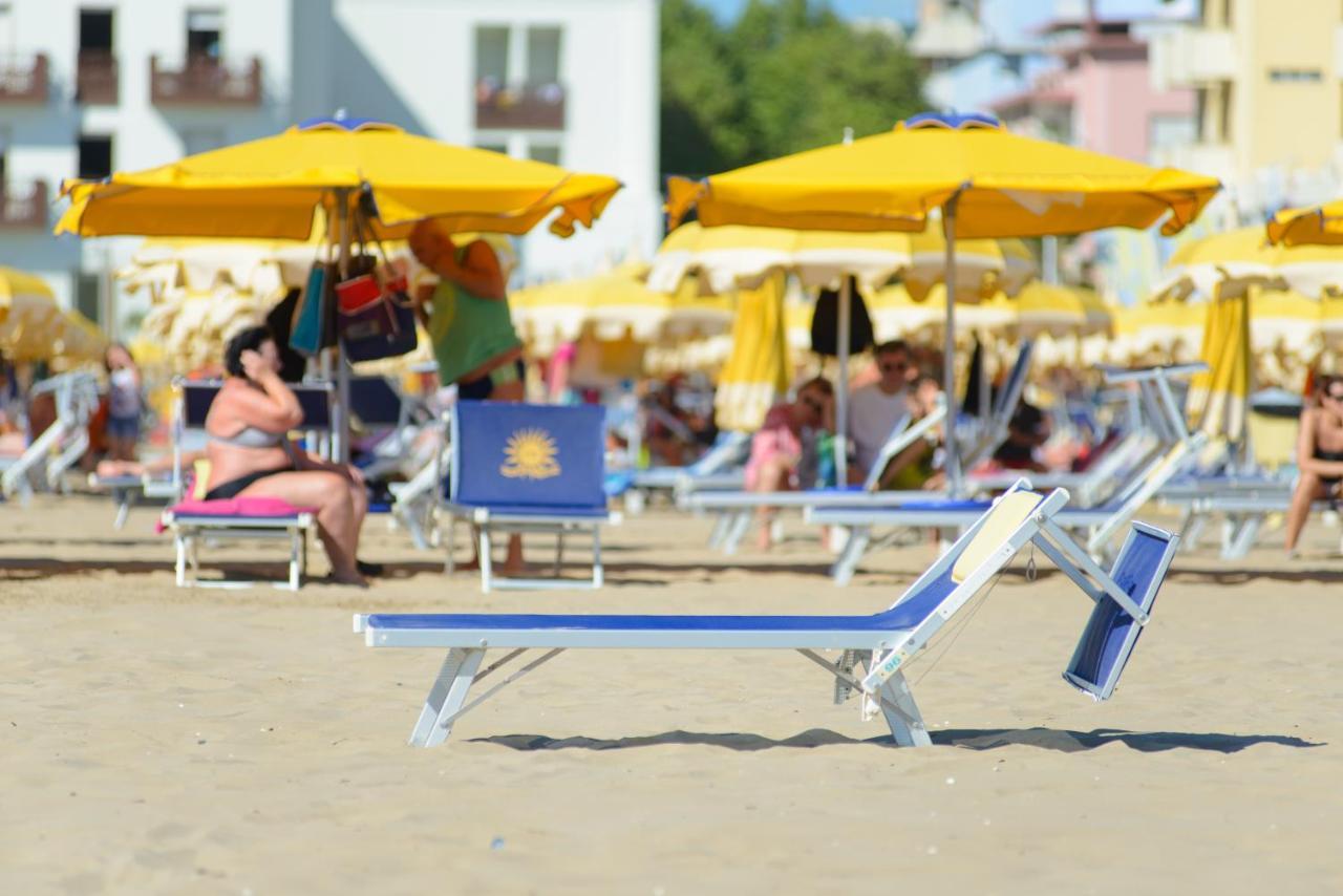 Hotel Colorado Rimini Bagian luar foto