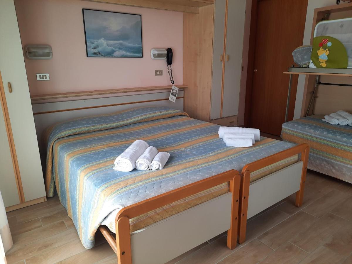 Hotel Colorado Rimini Bagian luar foto