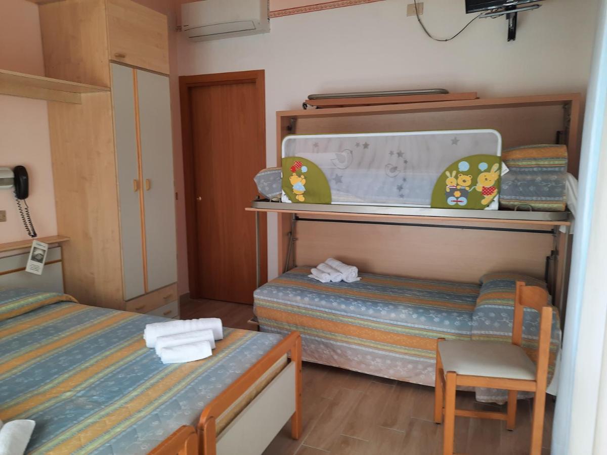Hotel Colorado Rimini Bagian luar foto