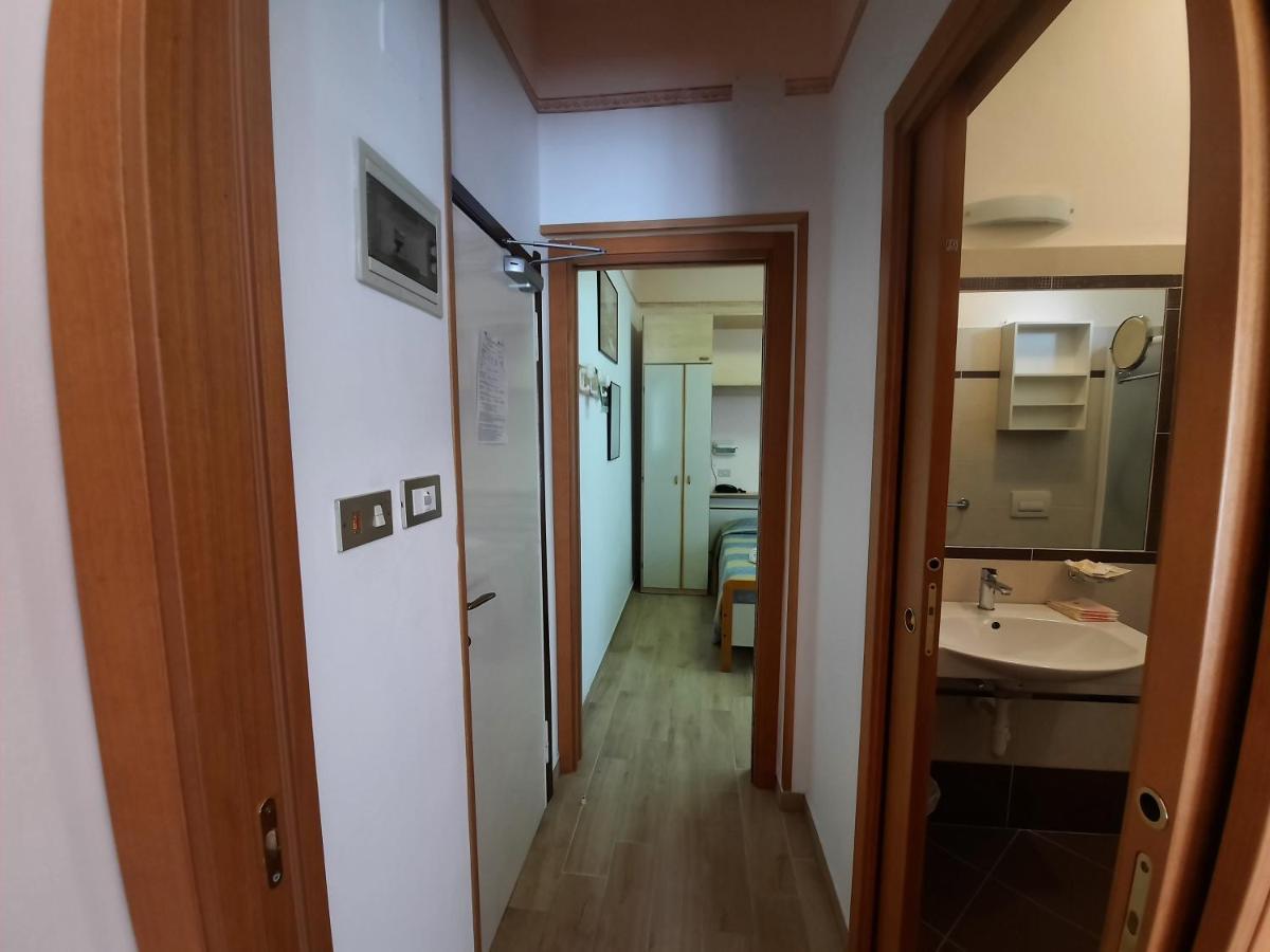 Hotel Colorado Rimini Bagian luar foto