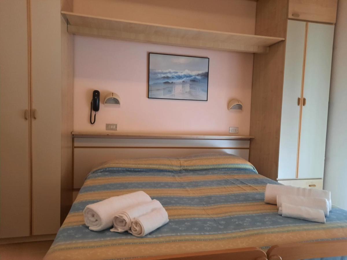 Hotel Colorado Rimini Bagian luar foto