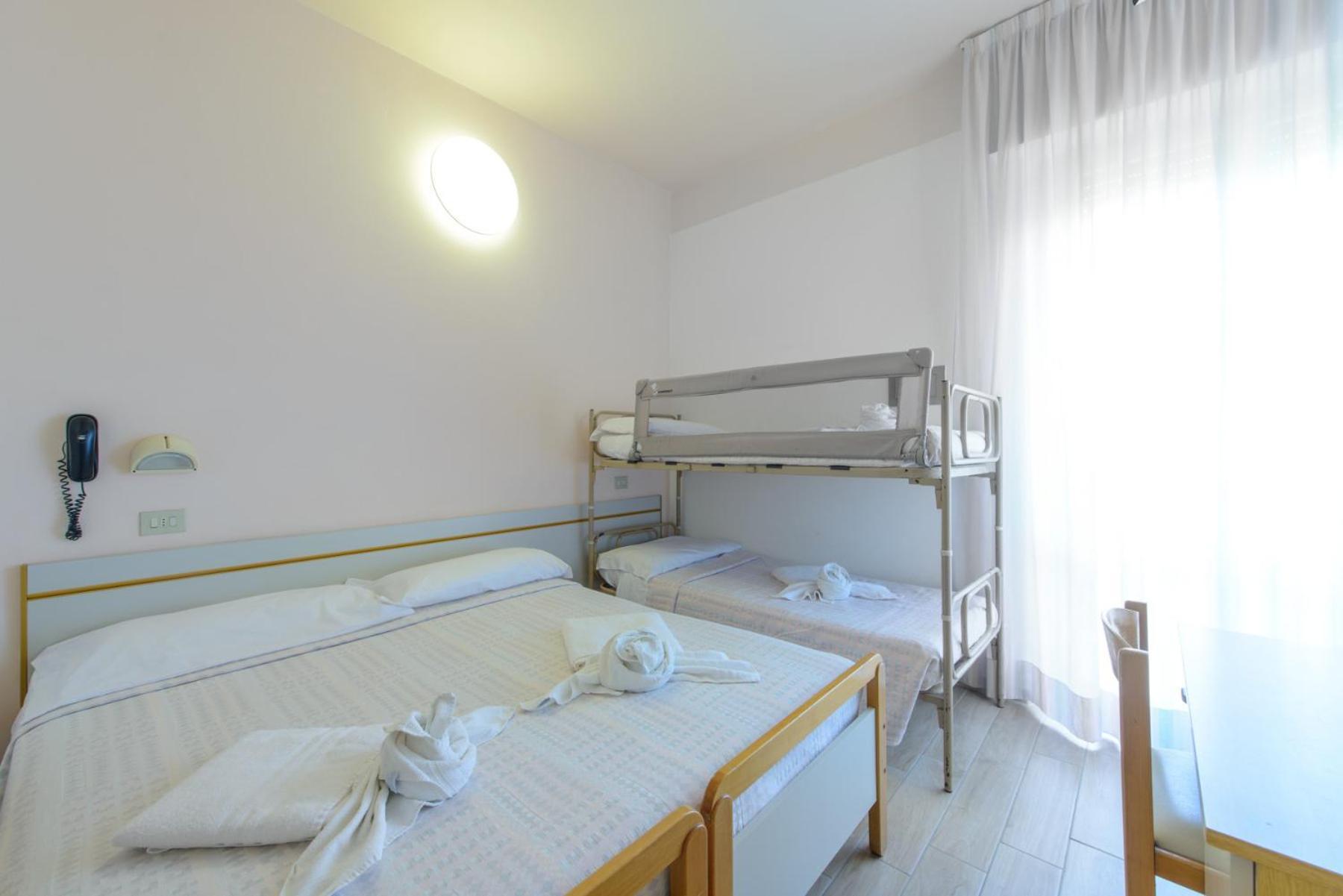 Hotel Colorado Rimini Bagian luar foto