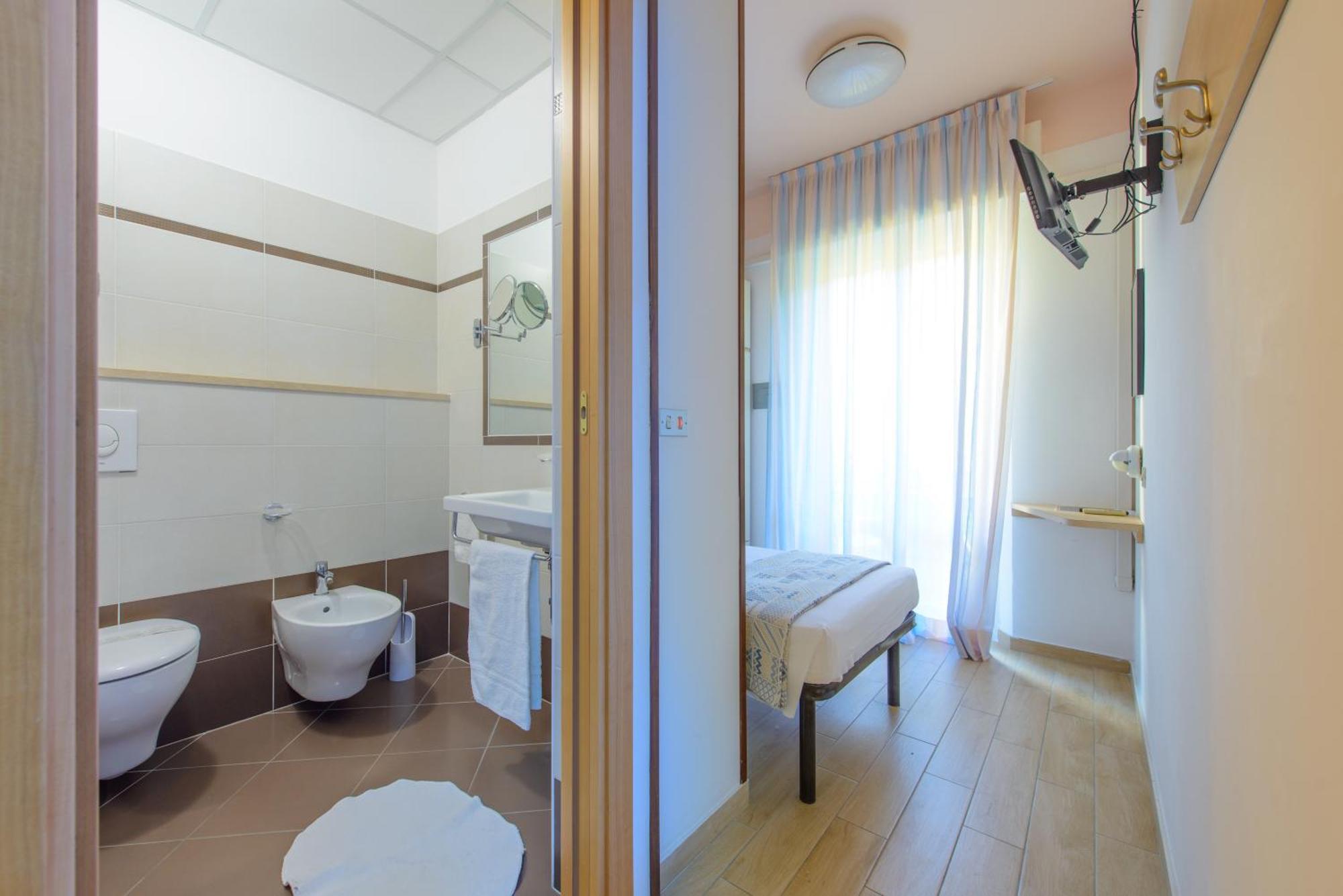 Hotel Colorado Rimini Bagian luar foto