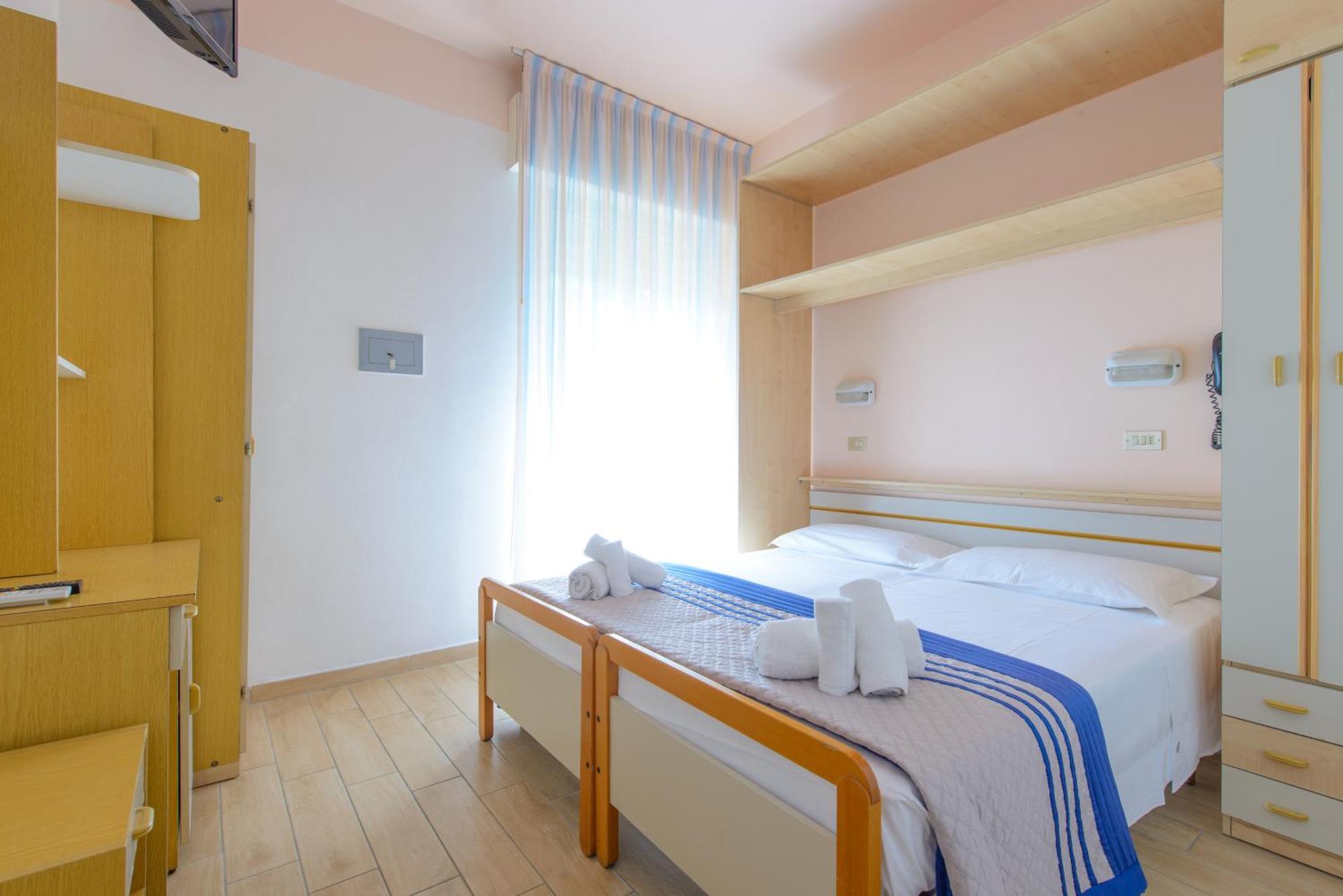 Hotel Colorado Rimini Bagian luar foto