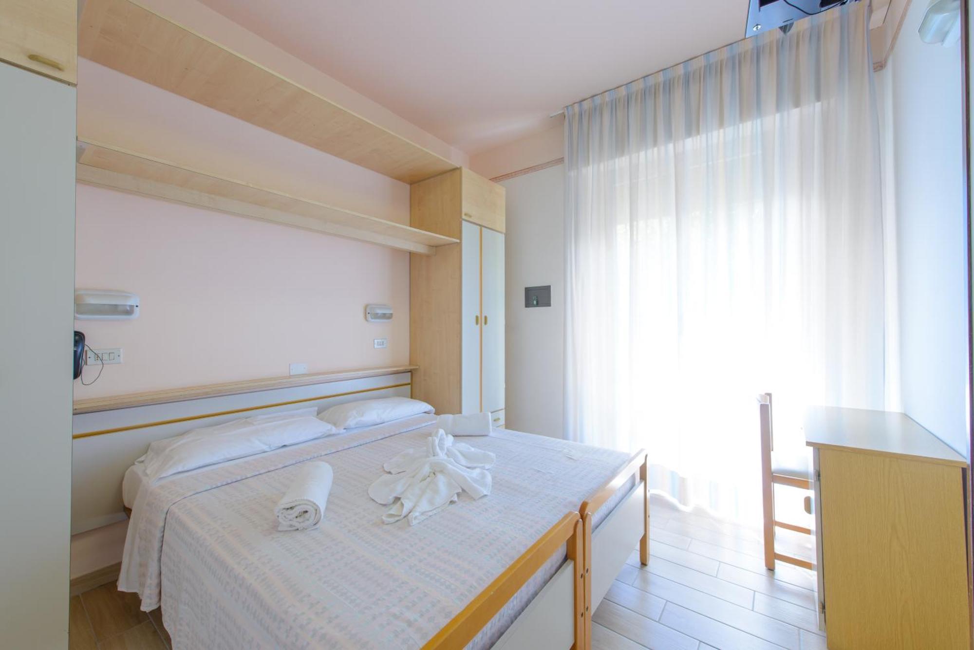 Hotel Colorado Rimini Bagian luar foto