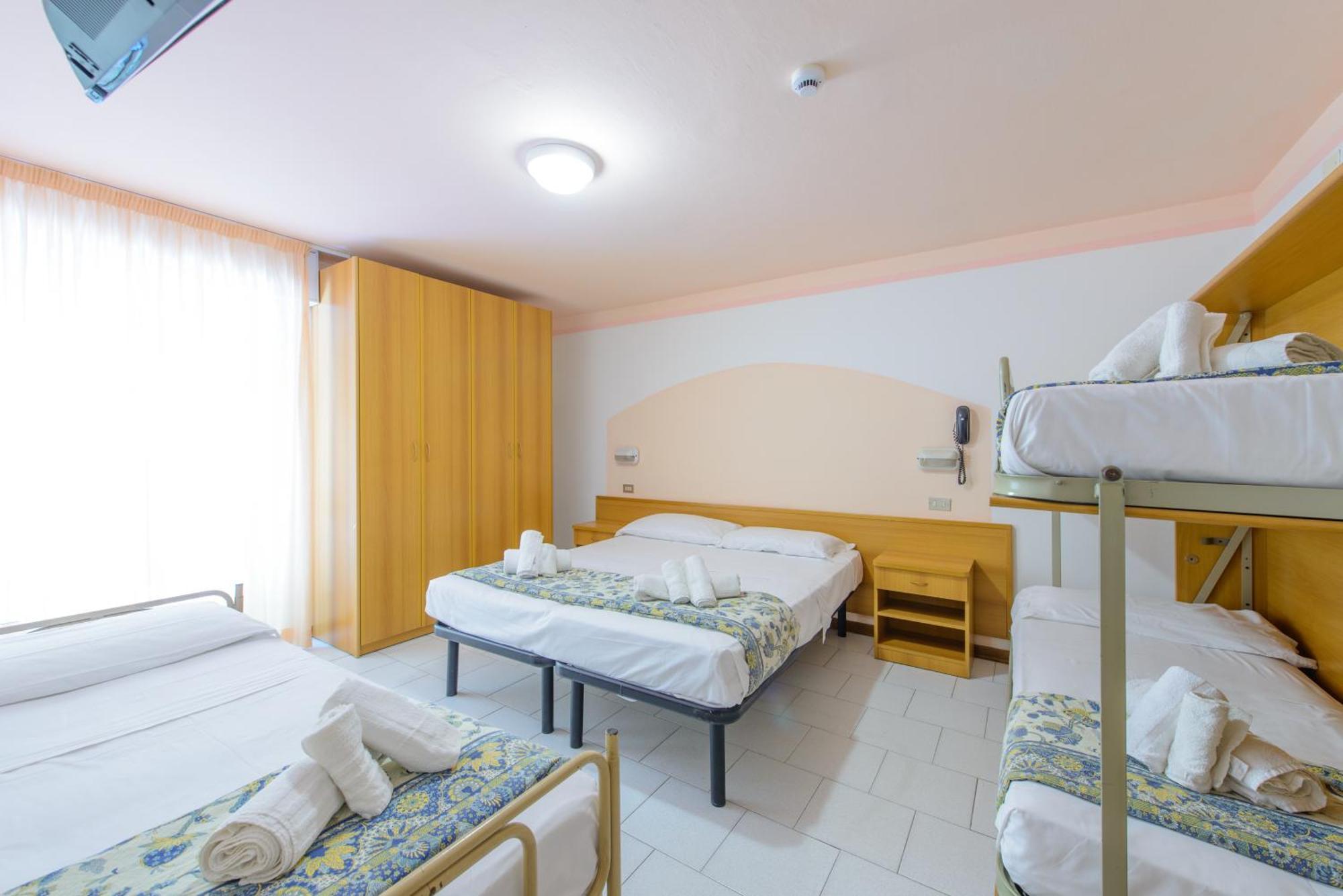 Hotel Colorado Rimini Bagian luar foto