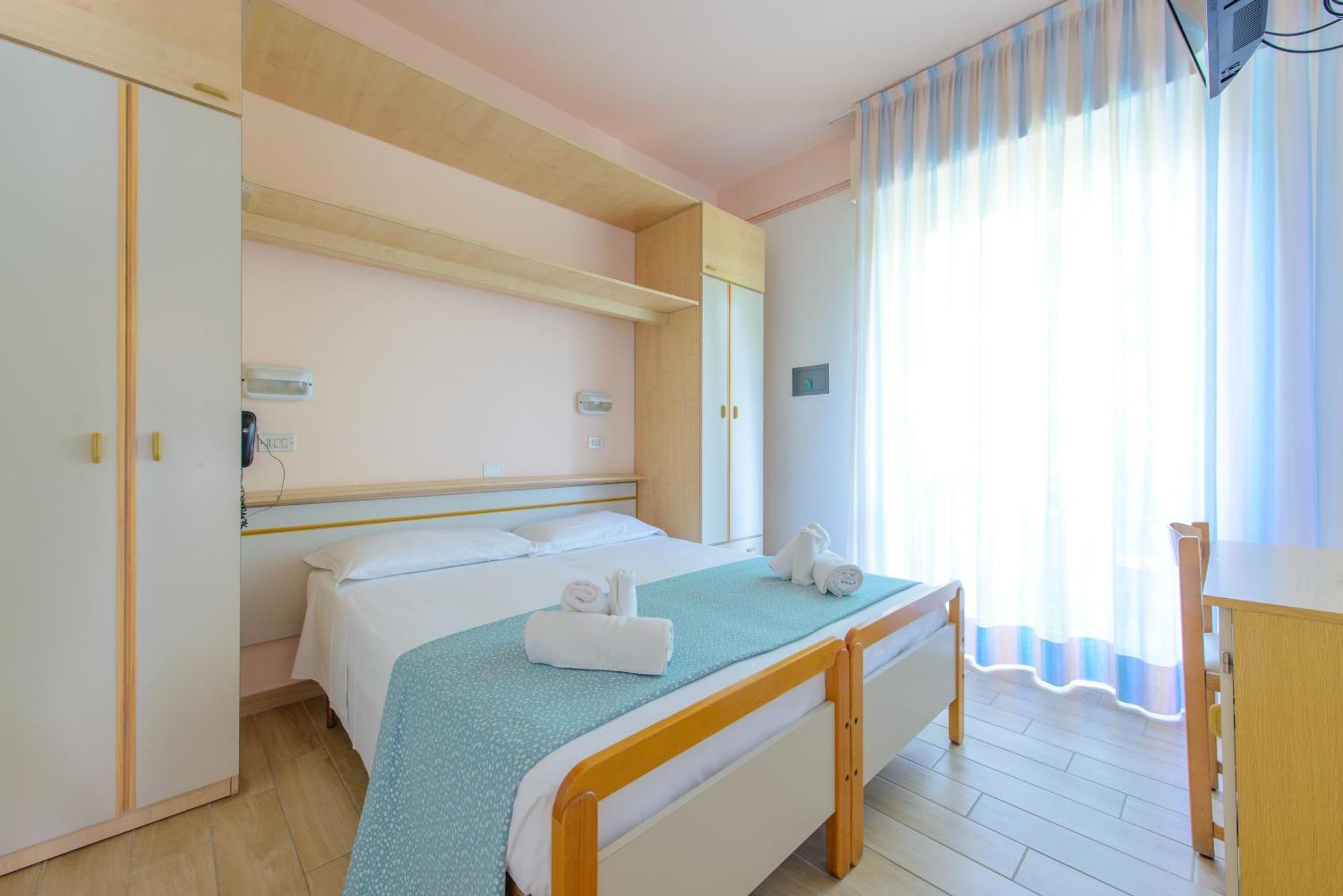 Hotel Colorado Rimini Bagian luar foto